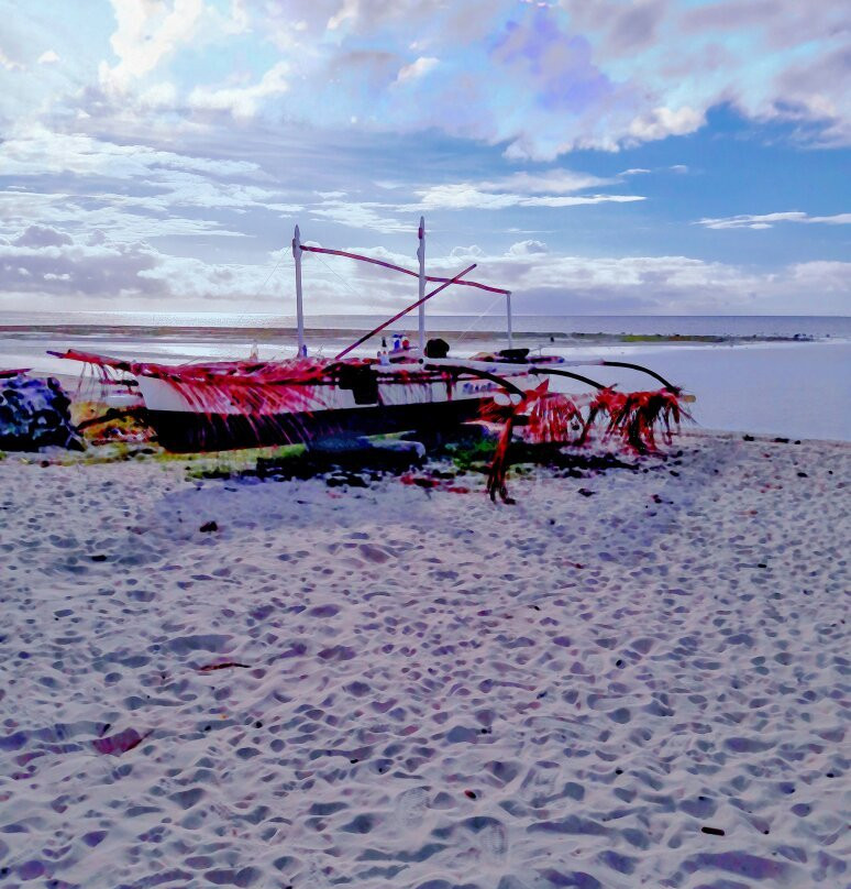 Quinale Beach景点图片