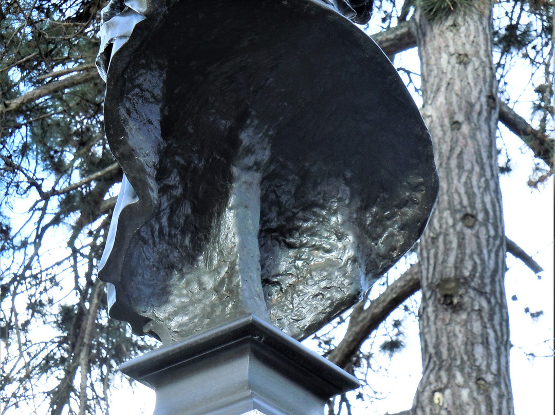 Monument en Hommage a Eugene Delacroix景点图片