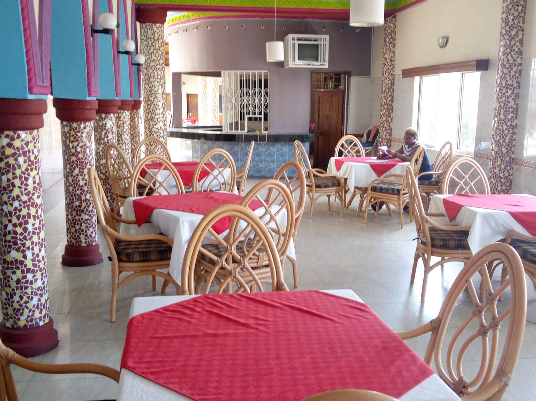 白色太阳野生动物园酒店主图