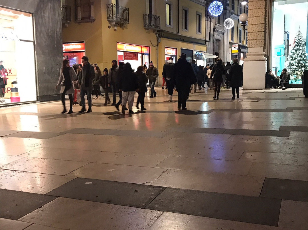 Negozzi Abbigliamento Via Mazzini Verona-维罗纳必去景点