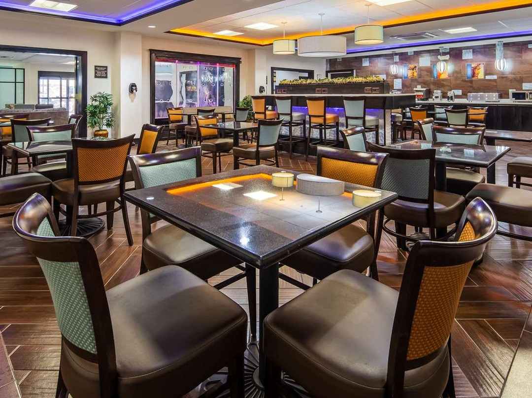 北奥德萨贝斯特韦斯特优质套房酒店主图