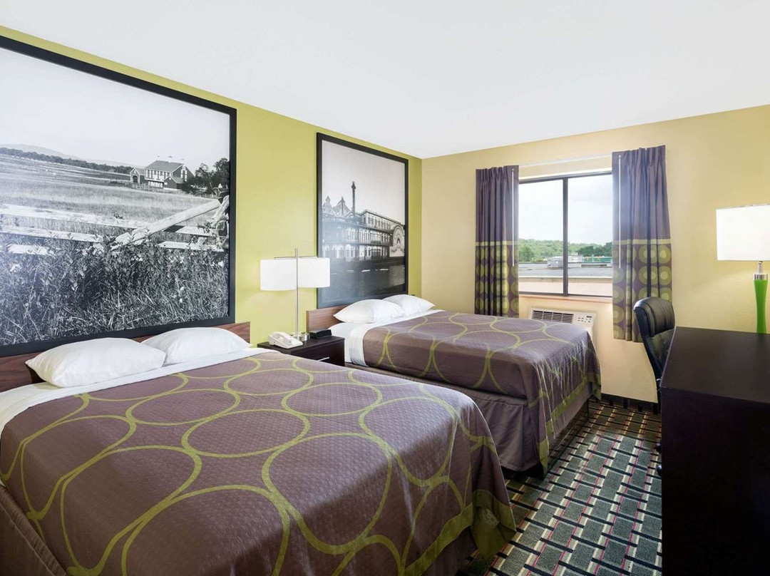 马利耶塔速8酒店主图