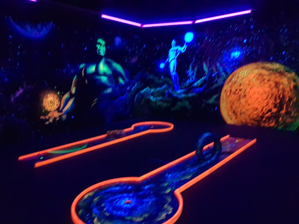 Funnygolf 3 D-Schwarzlicht-Minigolf-埃特林根必去景点