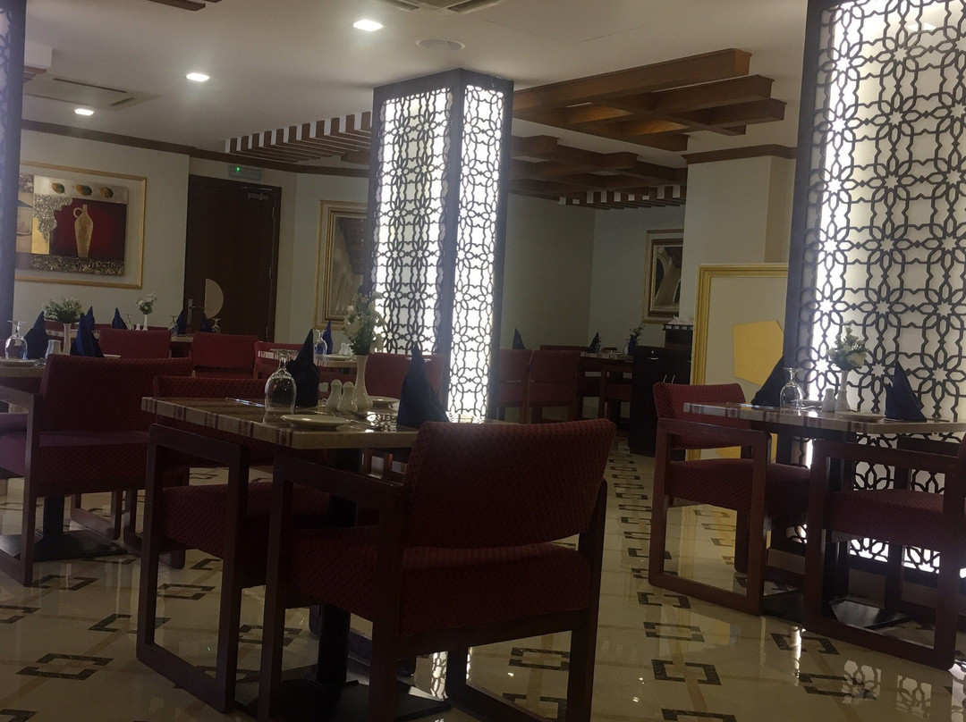 马纳套房酒店主图