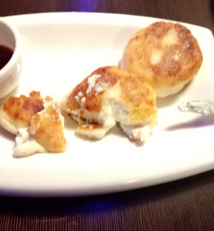 Golden House Hotel主图