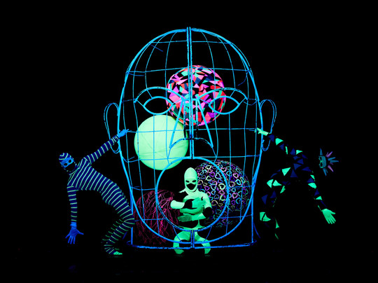 WOW Black Light Theater-布拉格必去景点