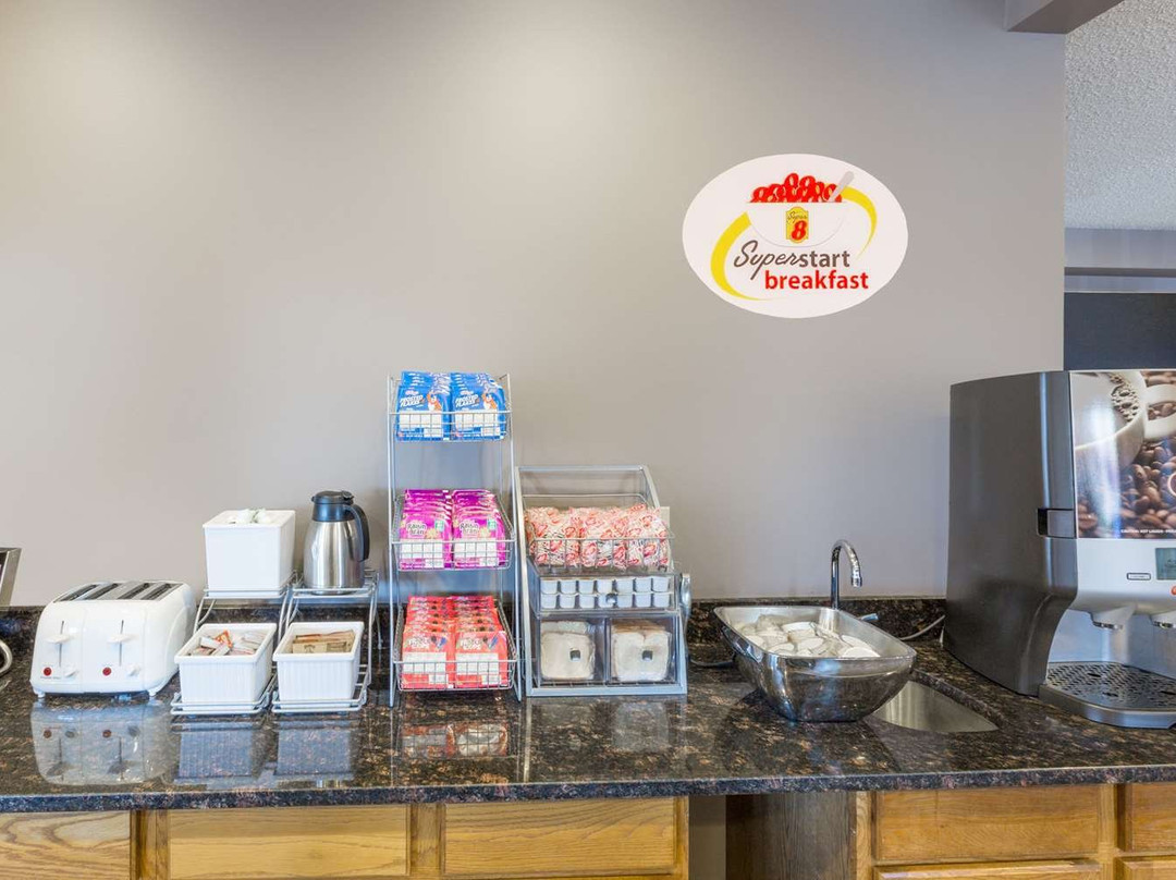 Super 8 by Wyndham Carroll/East主图