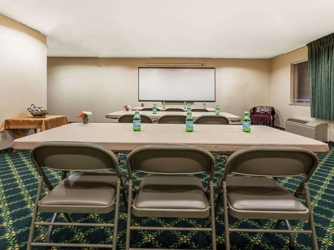 Super 8 by Wyndham Dixon/UC Davis主图