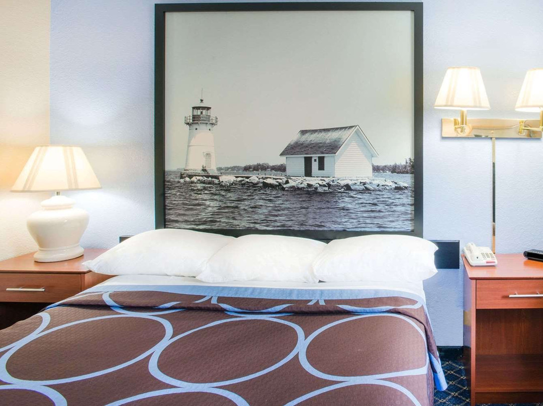 马塞纳温德姆速8酒店主图