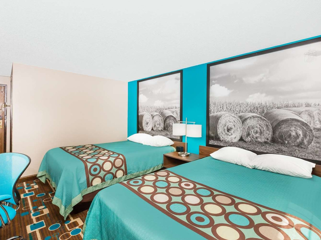 Super 8 by Wyndham Spencer主图