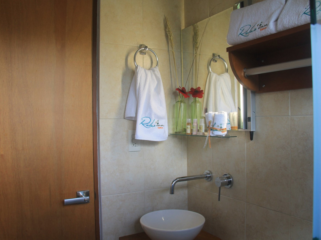 Relax Inn Suites主图