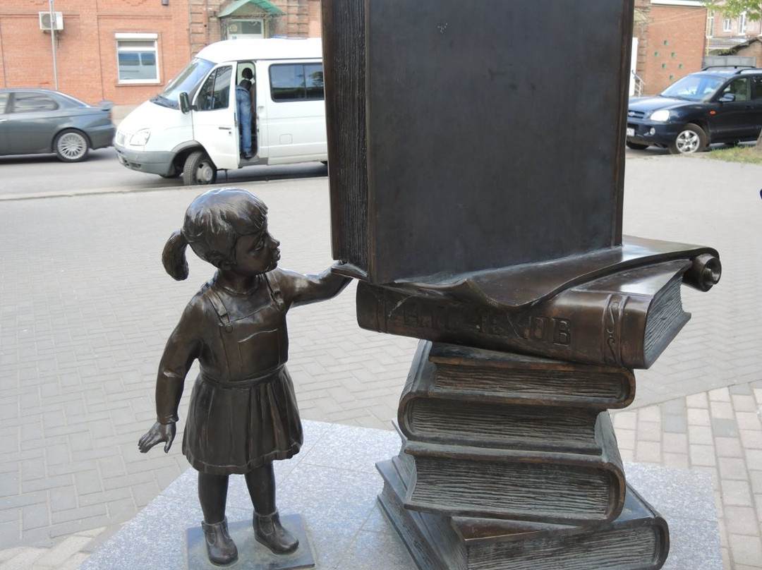 Young Reader Sculpture-Taganrog必去景点