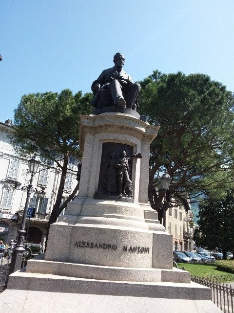 Monumento ad Alessandro Manzoni景点图片