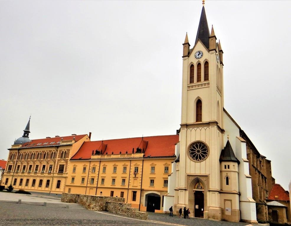 Our Lady of Hungary Church-凯斯特海伊必去景点