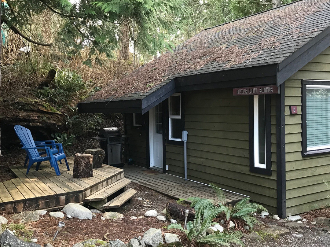Surfs Inn Guesthouse & Cottages