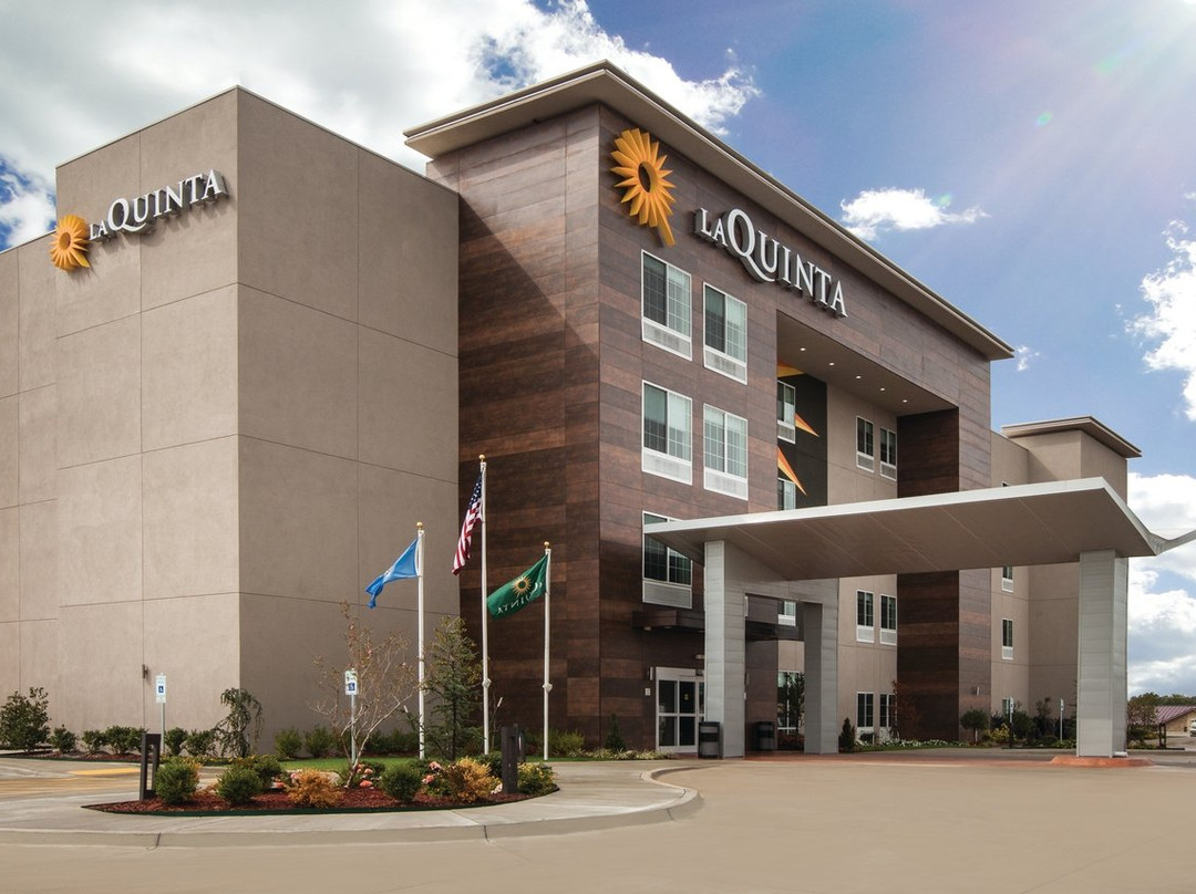 La Quinta Inn & Suites by Wyndham Pittsburg主图