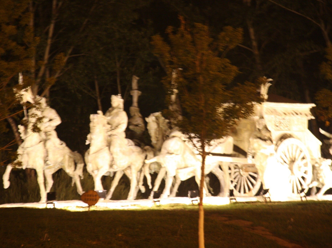 成吉思汗广场-呼伦贝尔市必去景点