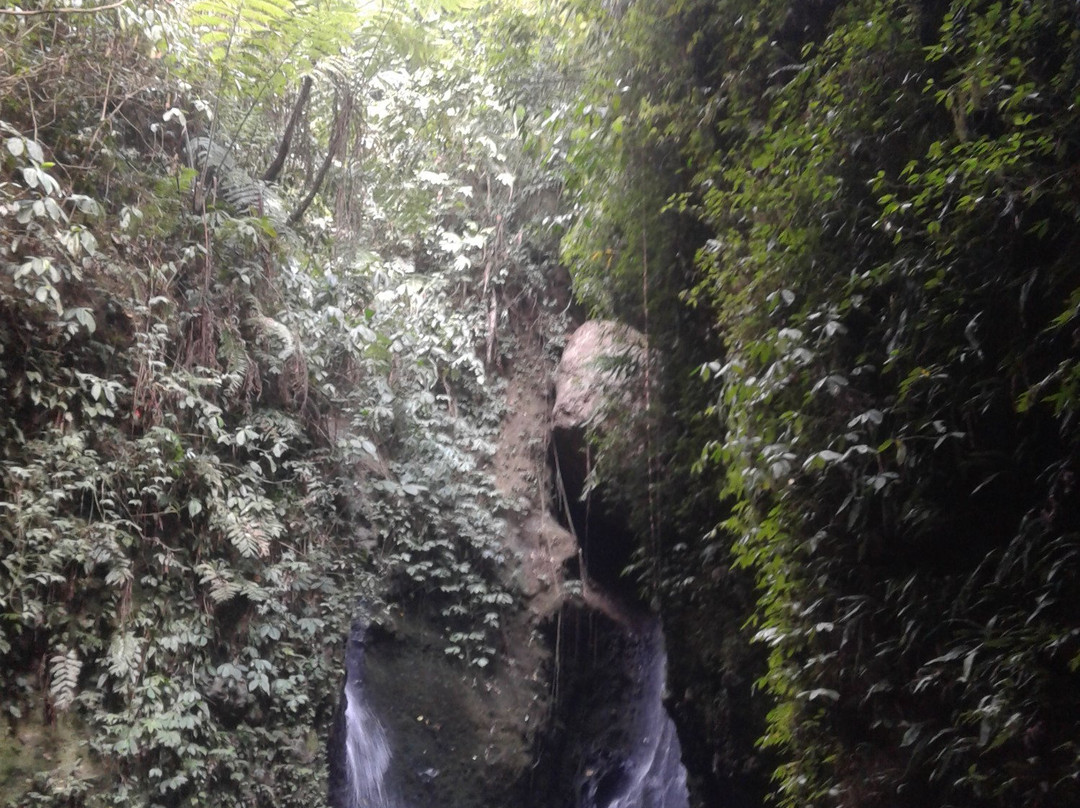 Seweru Waterfall景点图片