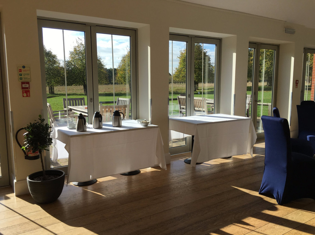 Hampton Court Palace Golf Club-泰晤士河畔金斯敦必去景点