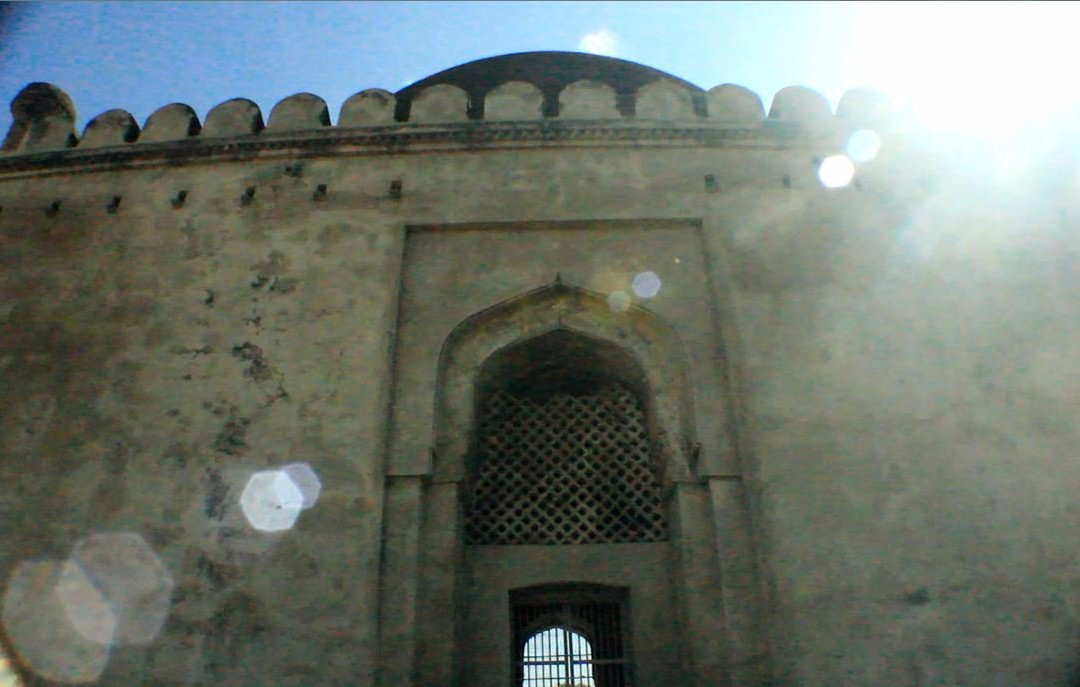 The Haft Gumbaz Tomb景点图片