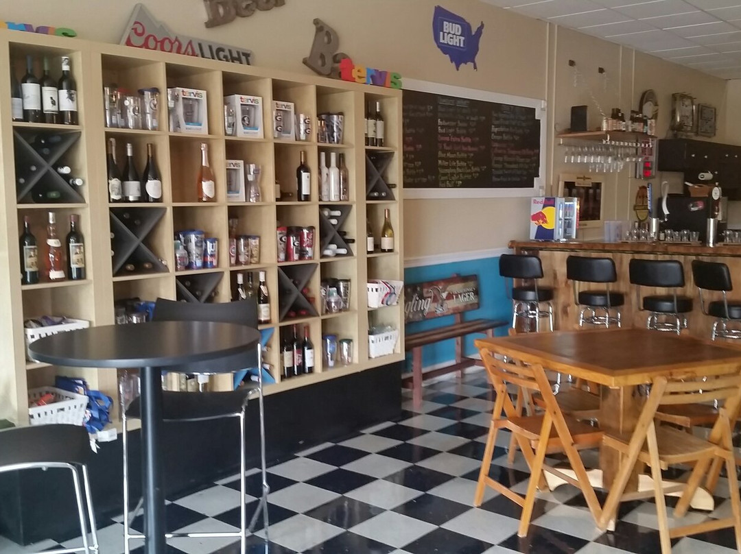 Uncork & Unwind Beer & Wine Lounge-Palatka必去景点