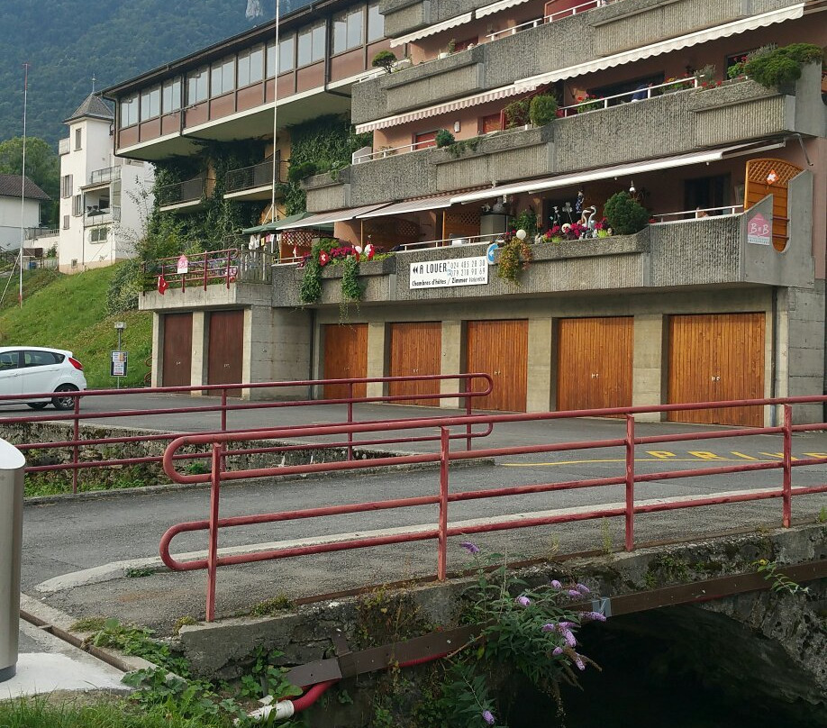 La Berge du Lac主图