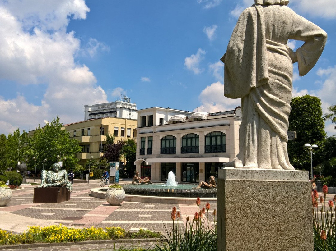 Statua di Pietro d'Abano-阿巴诺泰尔梅必去景点