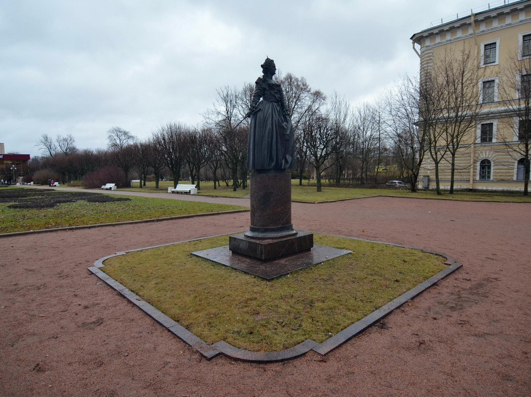Monument to Empress Catherine II景点图片