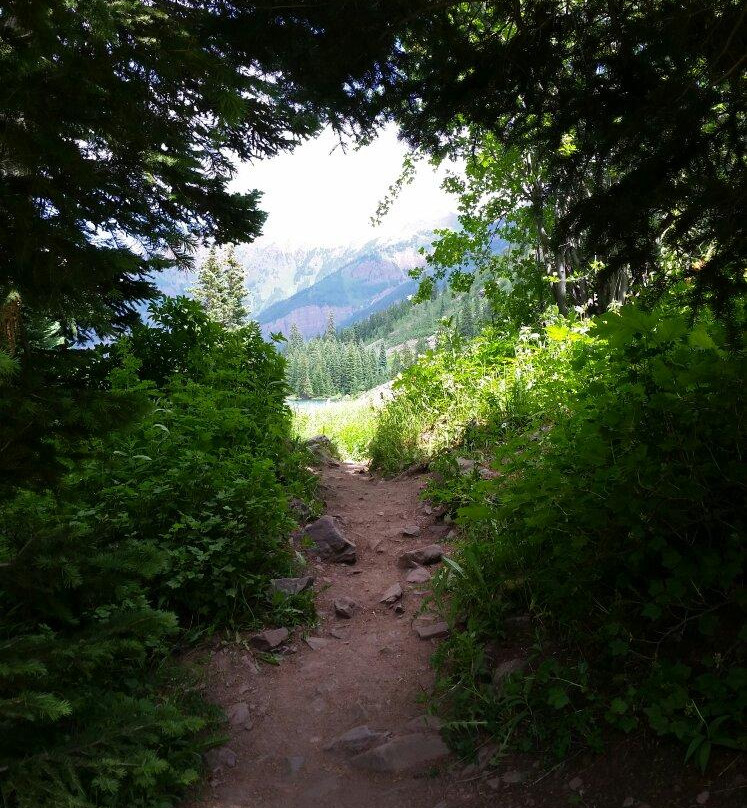 栗色湖风景小径-阿斯蓬必去景点