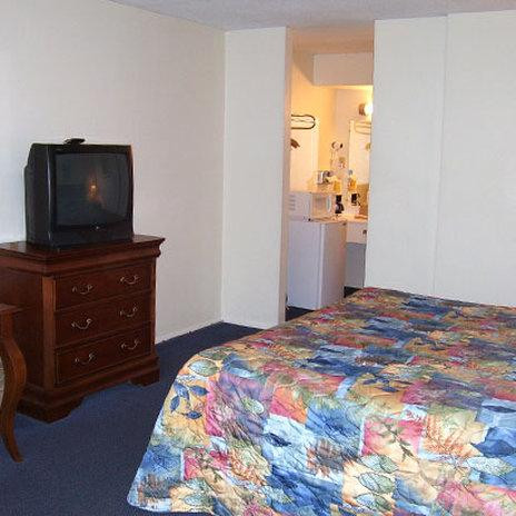 Magnuson Hotel by the River主图