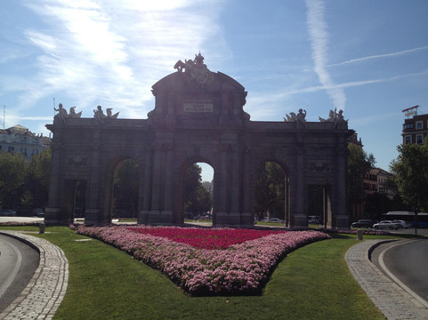 阿尔卡拉之门-马德里必去景点