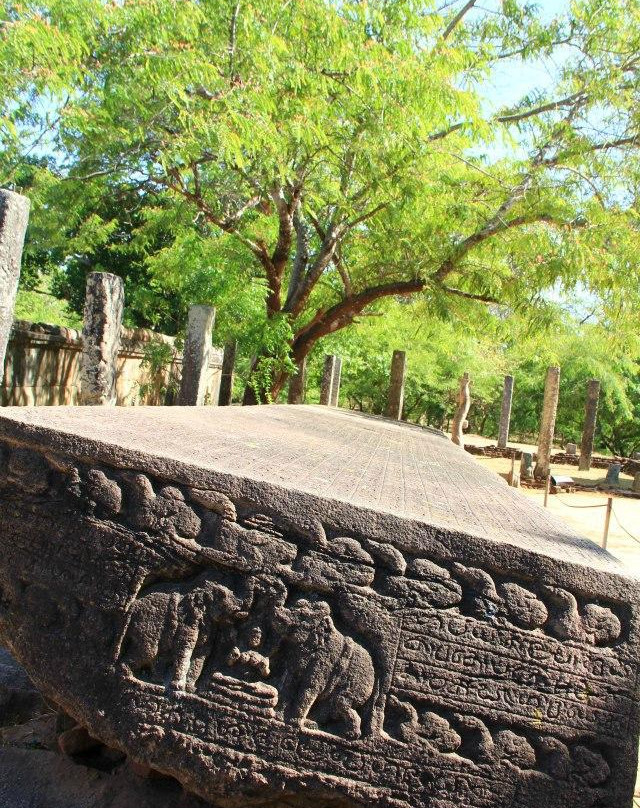 Gal-Potha Stone Book景点图片