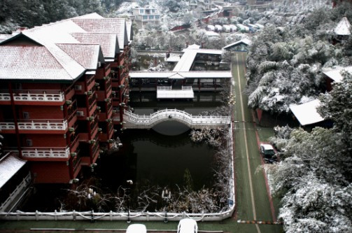 华龙村大酒店主图