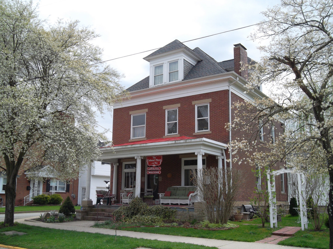 Colonial House on Main Bed & Breakfast主图