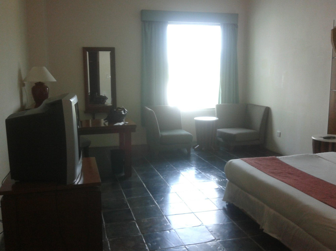 贺兰万酒店主图