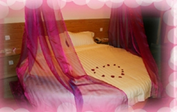 爱尊客假日花园酒店主图