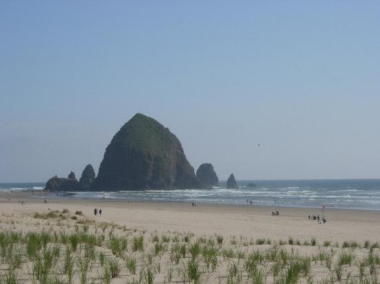 草垛岩-坎农比奇必去景点