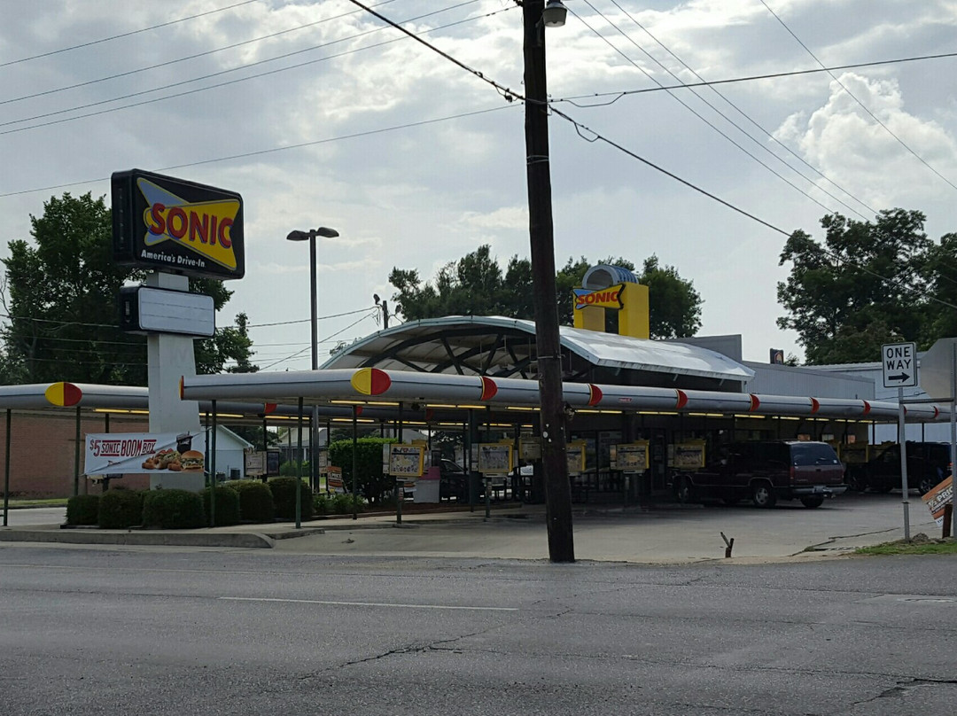 Tallulah餐馆和美食-Sonic Drive-In