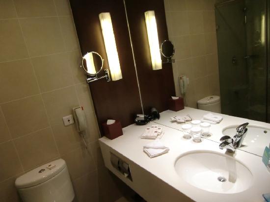 北京万商花园美居酒店-浴室