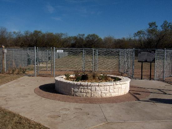 Tails and Trails Dog Park-阿灵顿必去景点