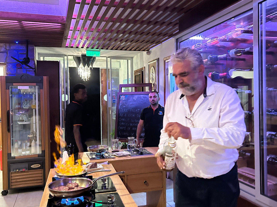 Neptune Hotel Apartments主图