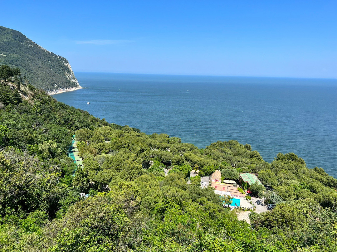 Terrazze del Conero-Sirolo必去景点