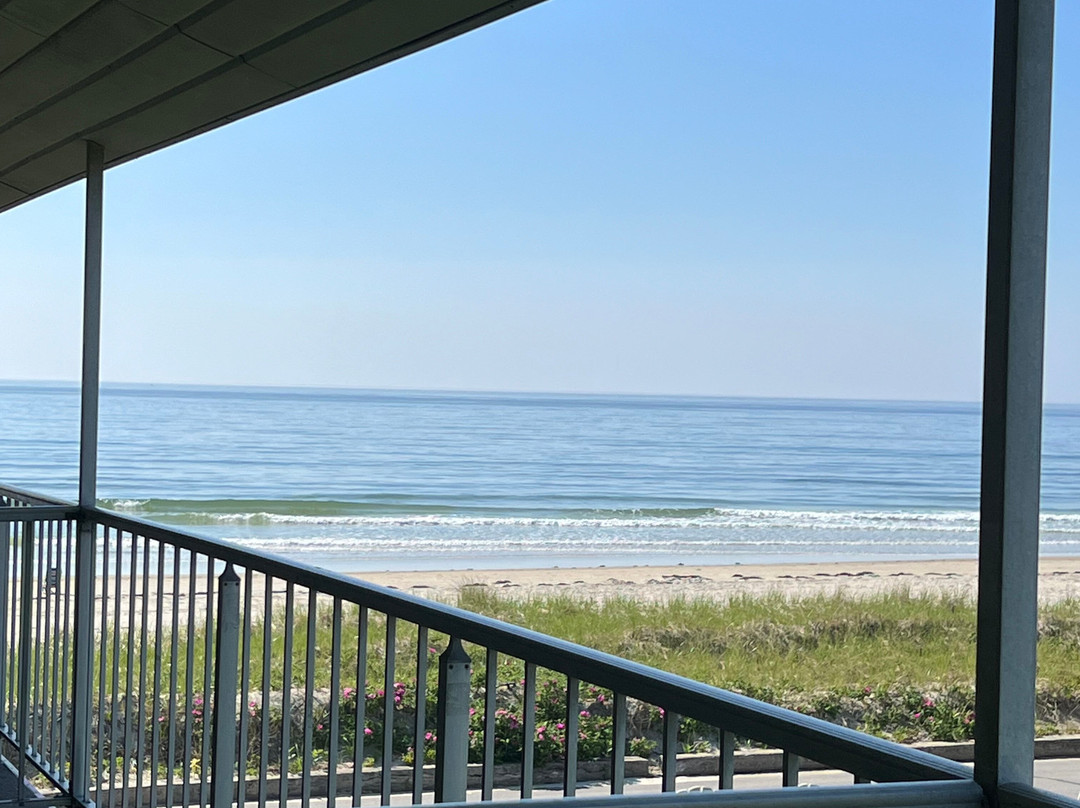 Friendship Oceanfront Suites主图