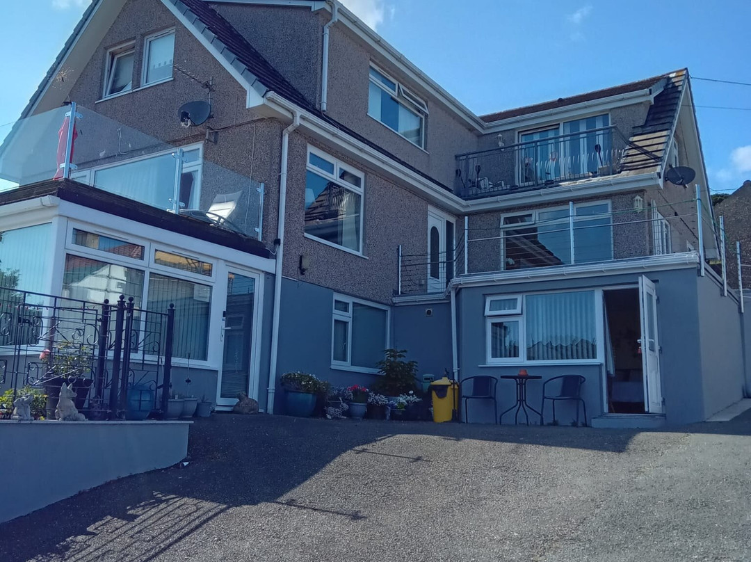 Bacchus, Rooms with a View主图