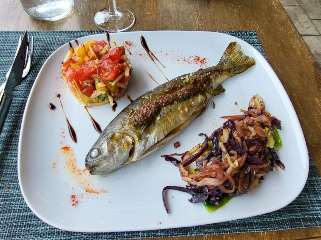 Le Parisien Hotel Restaurant主图