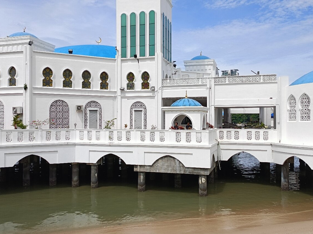The Floating Mosque-丹容武雅必去景点