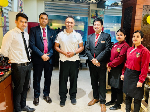 The Red Velvet Hotel Samarpan主图