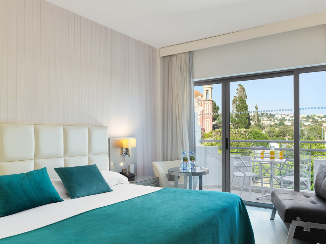 St. George Beach Hotel & Spa Resort主图