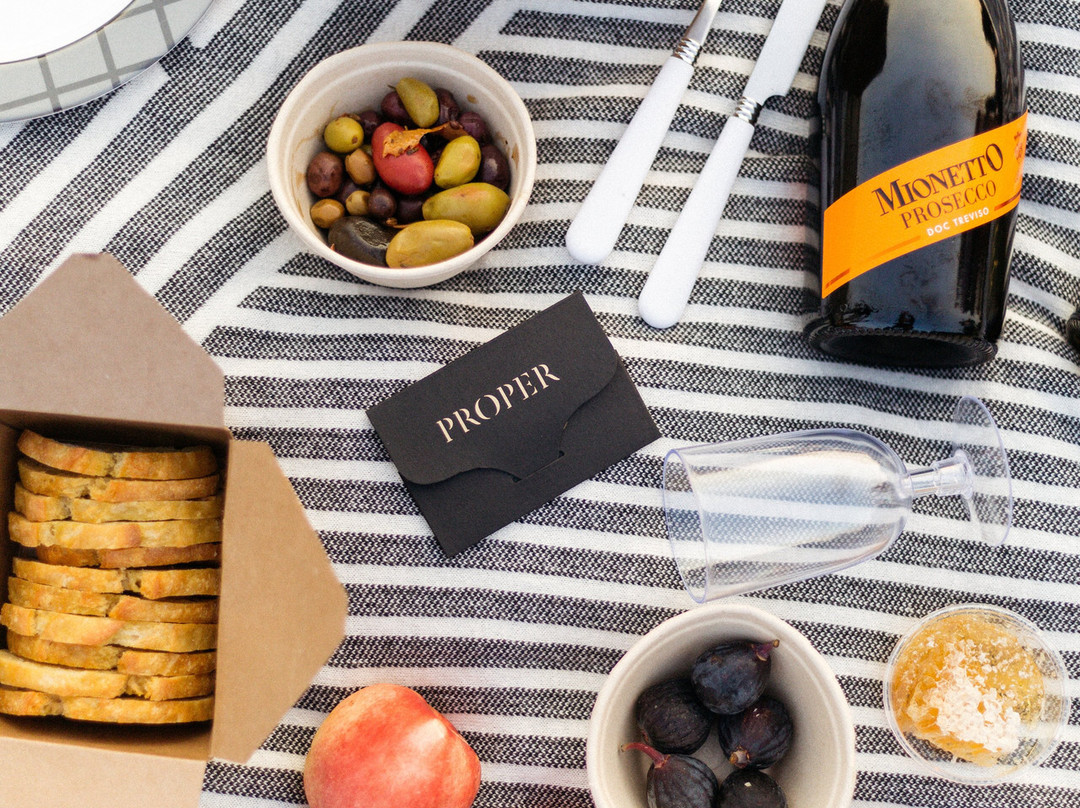 雷诺阿酒店主图