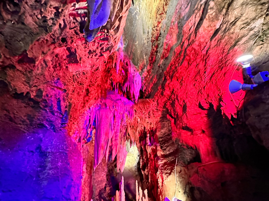 Crystal Grottoes Caverns景点图片